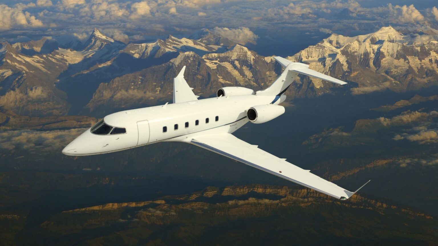 Challenger 350 Charter PrivateJet challenger-350-charter-privatejet